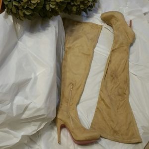 Sexy Thigh high boots by Ami clubwear